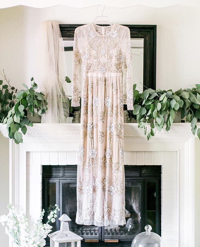 Love this little set up and gorgeous dress (and so fun to repost pretty things from recent seasons!) Belle and Sean&rsquo;s day was so special down to the smallest details. ✨ #ebp_30daysofweddings #elizabethbaxter