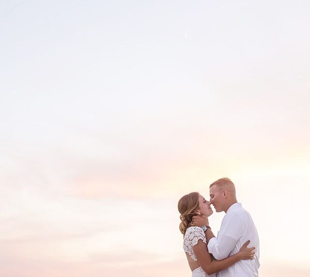 Emma &amp; Brent and their magical sunset portraits. ✨ #ebp_30daysofweddings #elizabethbaxterphotography