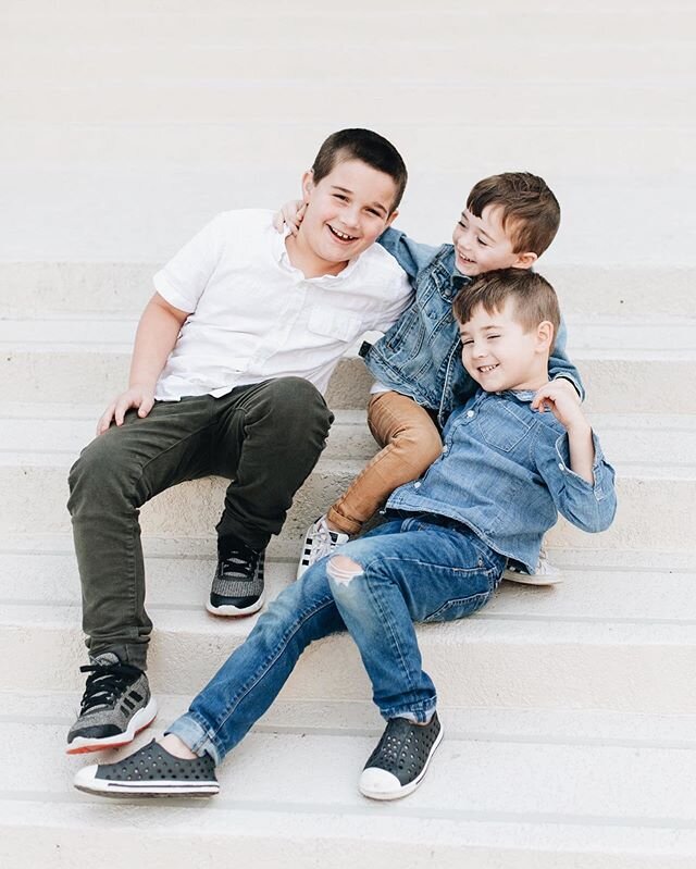 Brothers. I&rsquo;m so glad they have eachother. The best of friends. One another&rsquo;s biggest fans. And the funniest, sweetest, quirkiest little group of guys that we get to spend our days with. 😅 #baxterbrotherlife