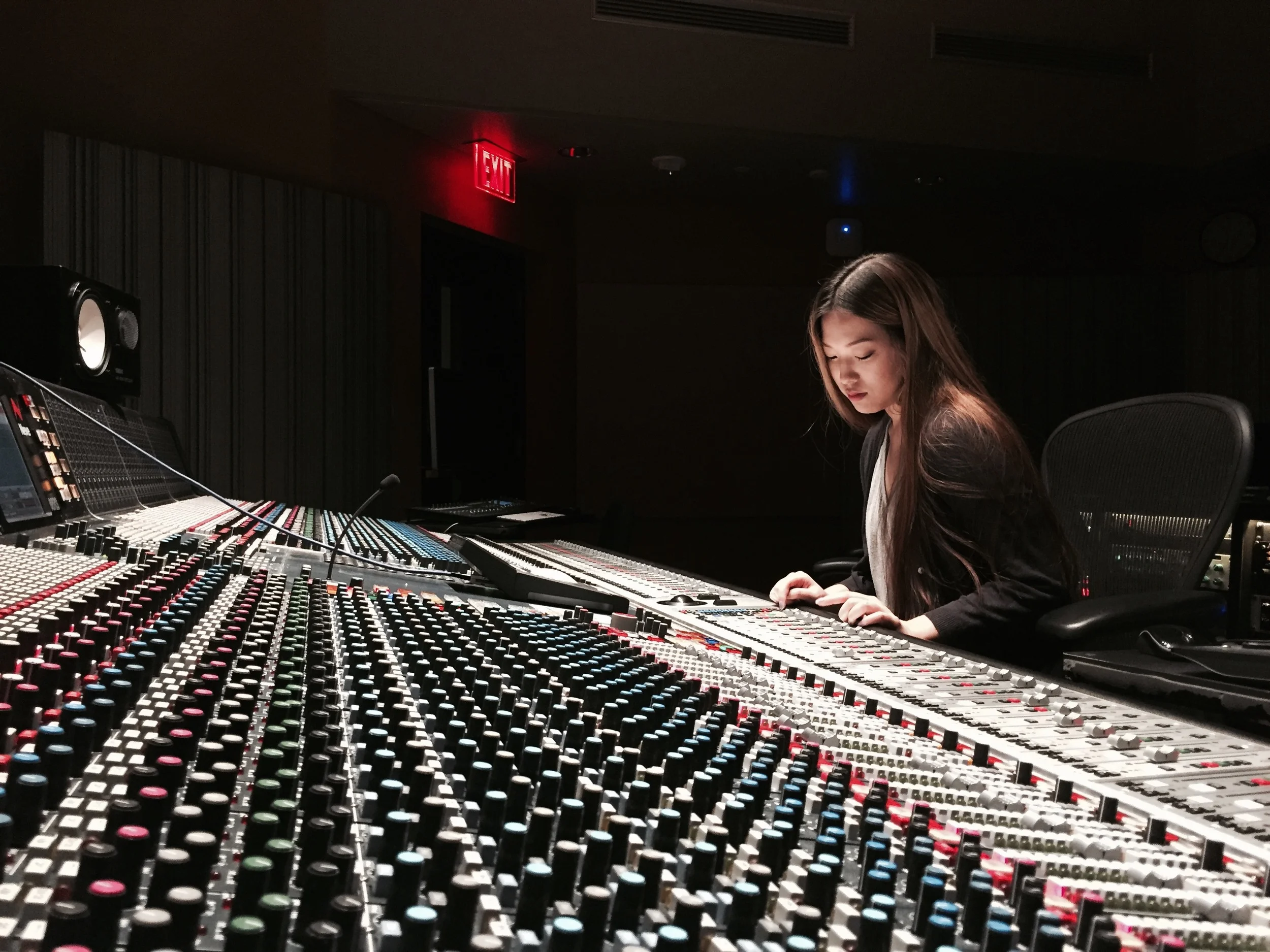 Suzanne Choi is an artist and a composer based in NYC. She completed her bachelor's degree in Electronic Production & Design and Film Scoring at Berklee College of Music where she was honored with World Tour Scholarship, CJ Cultural Foundation Scholarship and Quincy Jones Scholarship. Her work ranges from composing advertisements/films, accompanying on piano, providing vocals for commercial music, to producing her own music. 