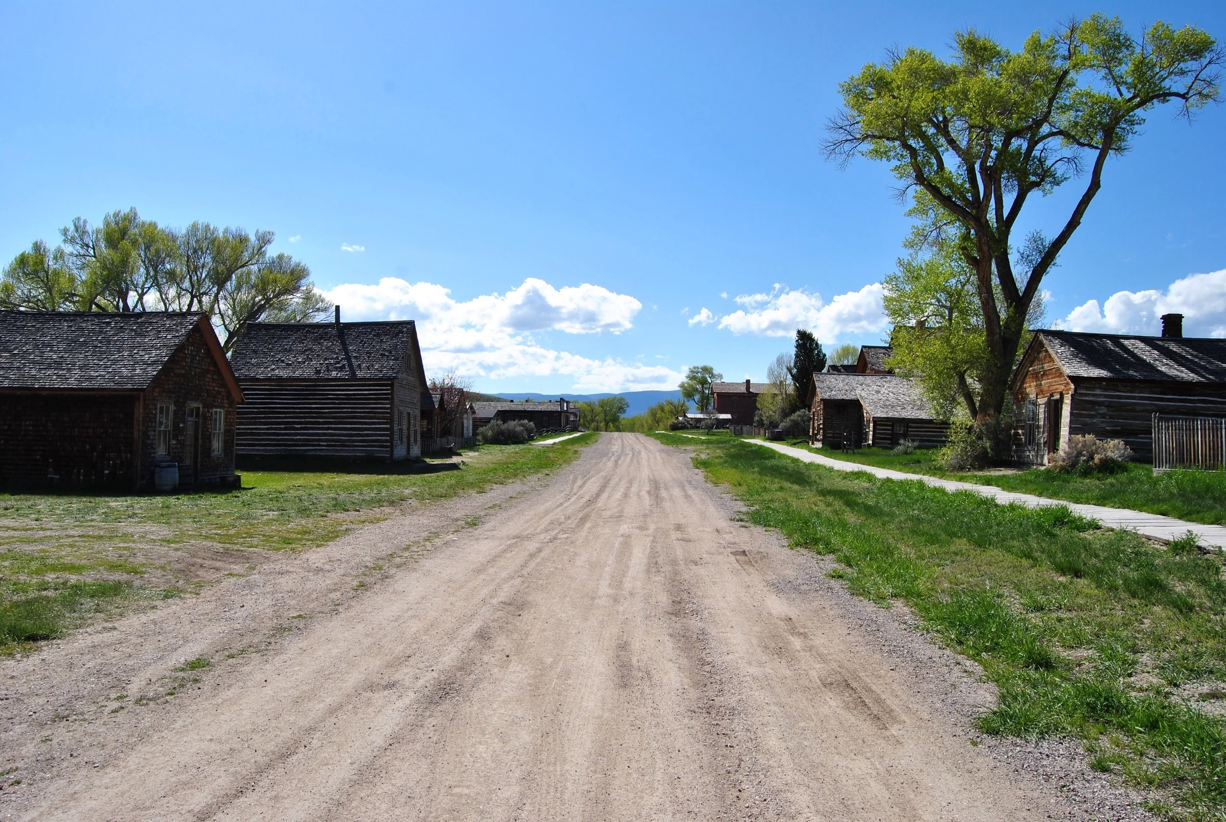 Looking down the main stretch, from the town's residential end. The 'burbs.