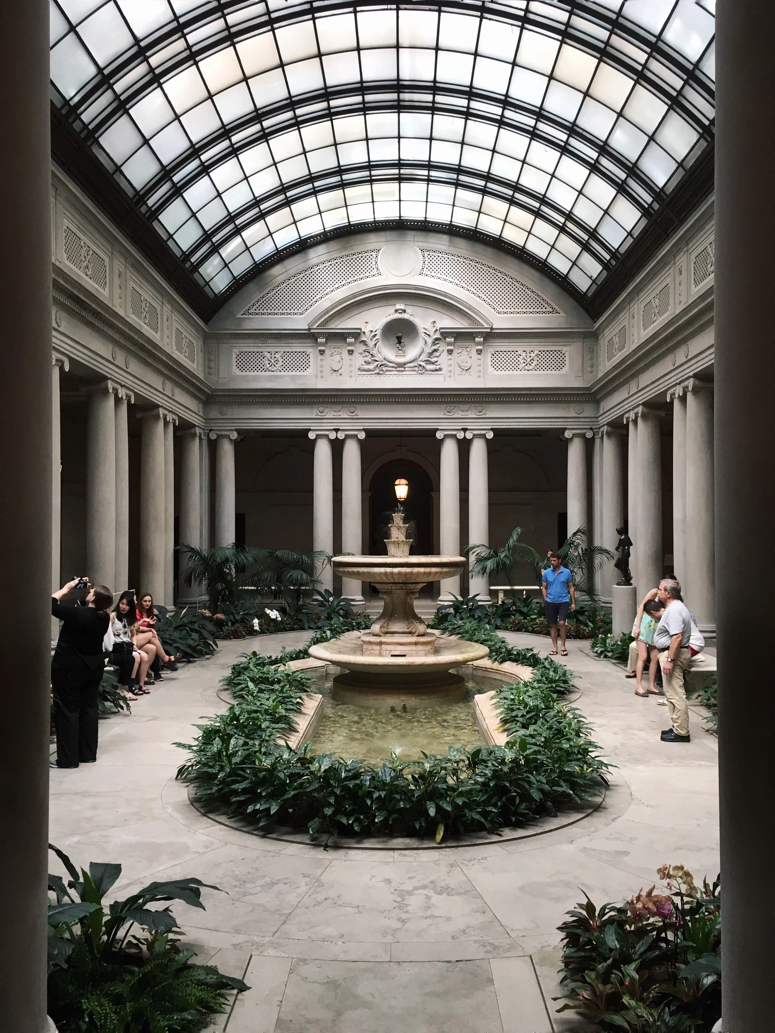 Wandering around eclectic art collectors' houses is quite fun. Thought the courtyard had nothing on the ISG .