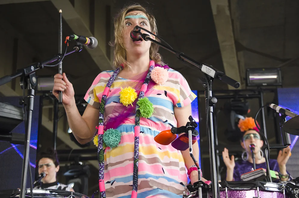 tUnE-yArDs