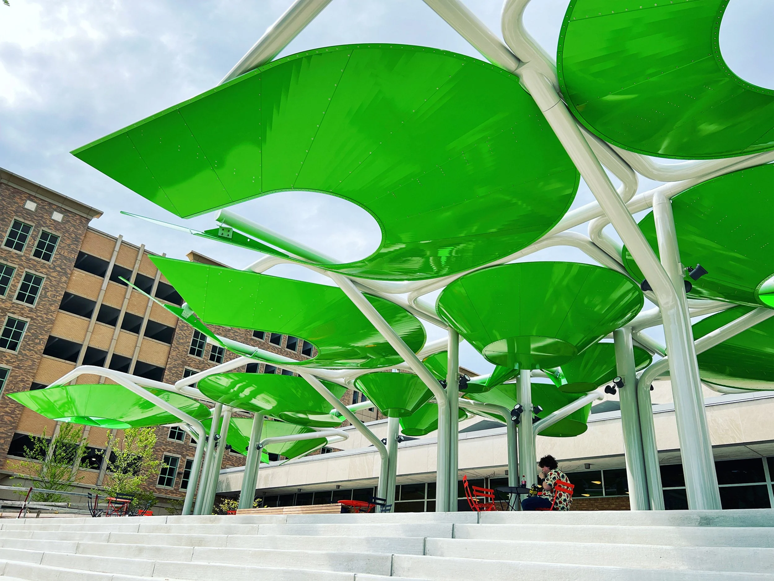 centennial-commons-pavilion-exterior-canopy-green-curved-metal-panels-bent-steel-tubes-royal-oak-michigan-deleon-primmer-dpaw.jpg