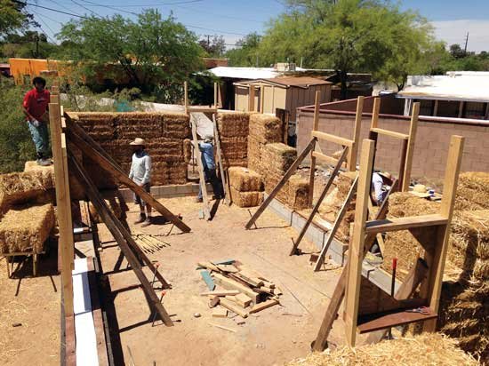 Building Joe’s strawbale casita. Source: Tierra Buena Home and Garden