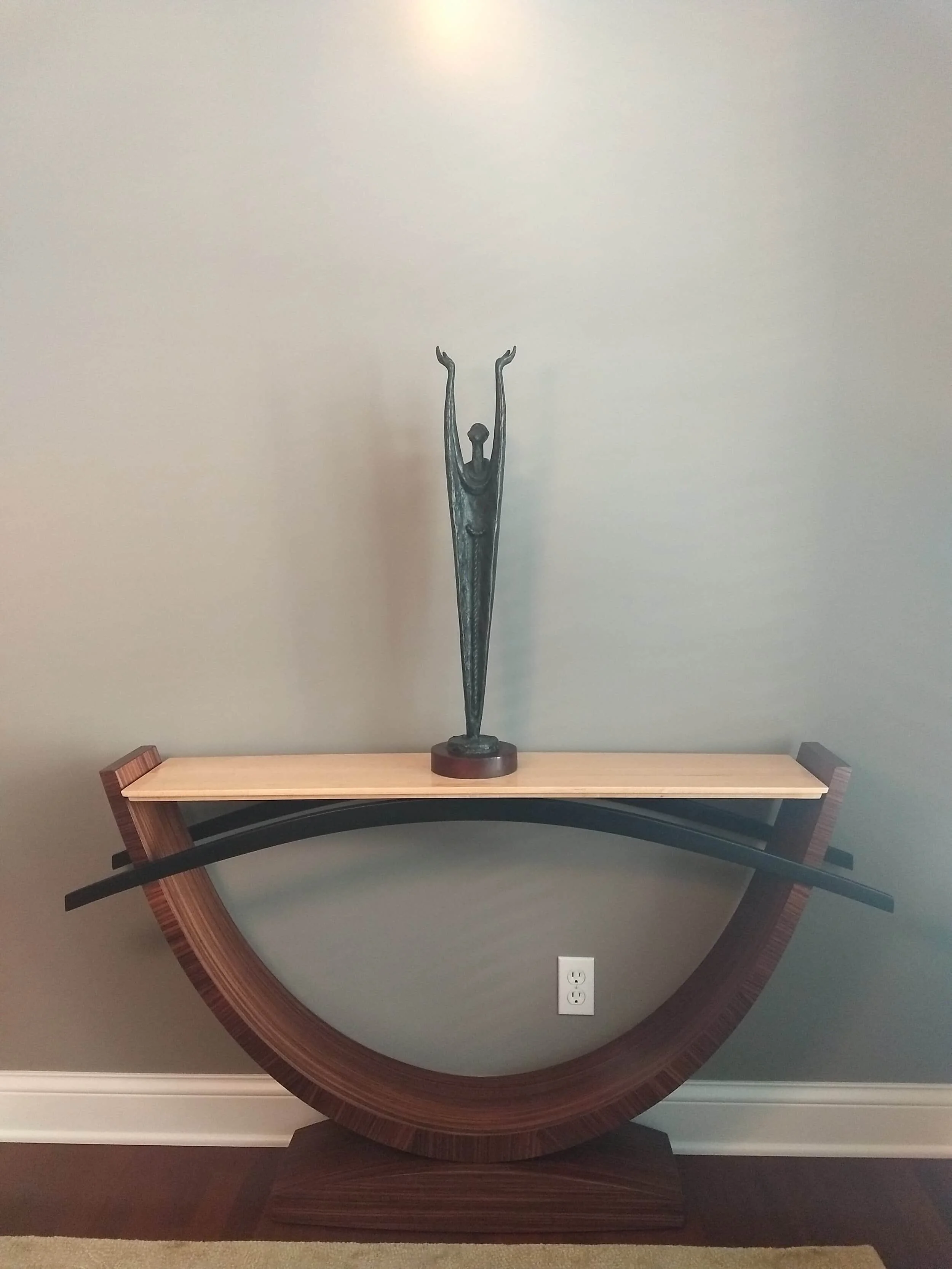 Opposing Arches table for Francisco Brazos al Cielo