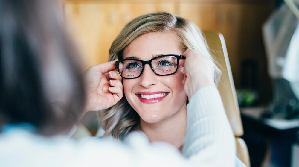 Buying Glasses Online: Savings or Scams?