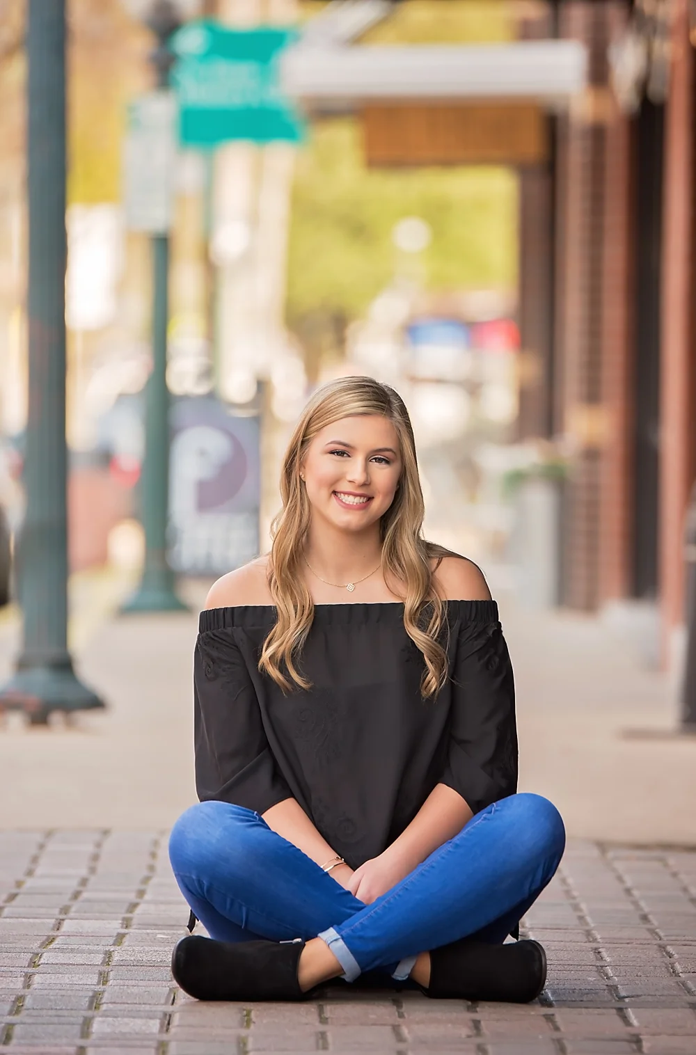 Downtown McKinney Senior Photographer.jpg