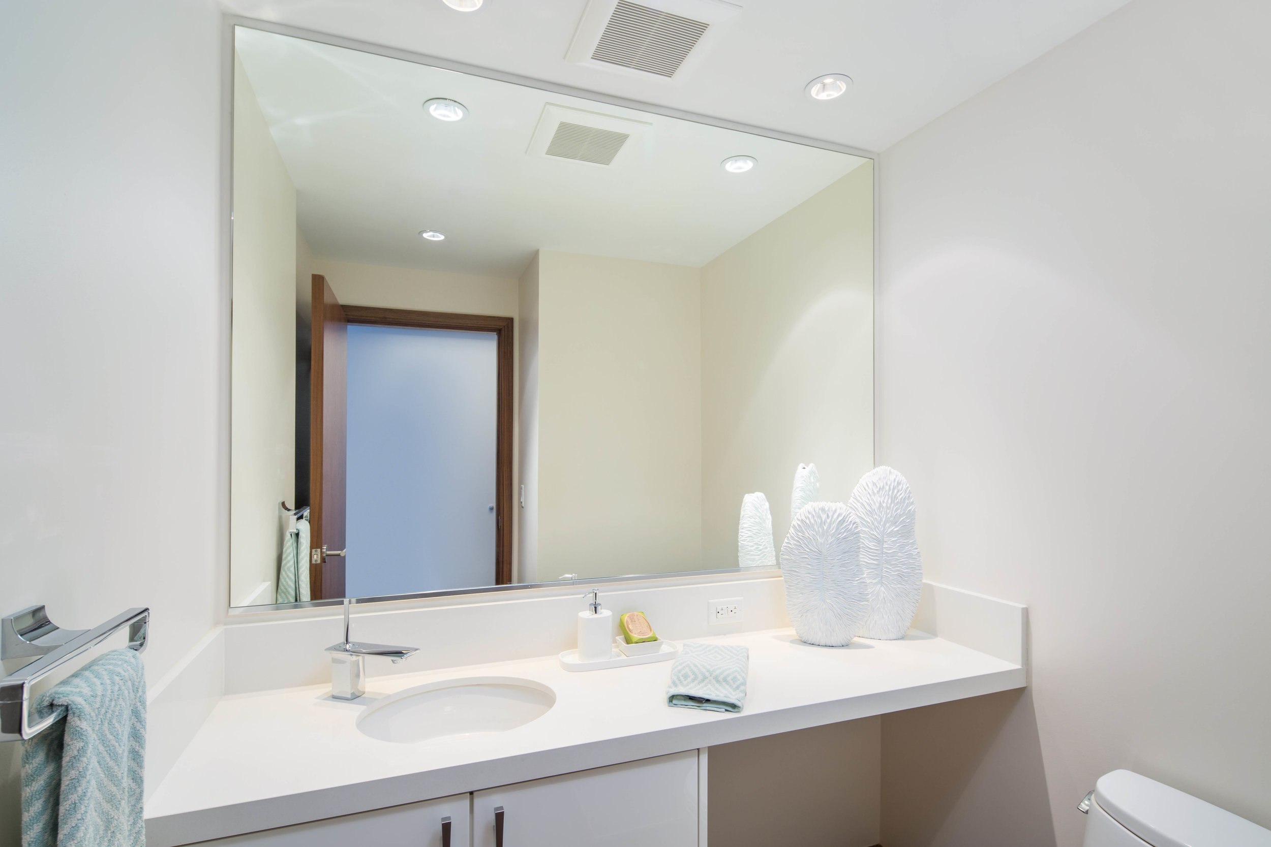 One Ala Moana 1903 Half bath.jpg