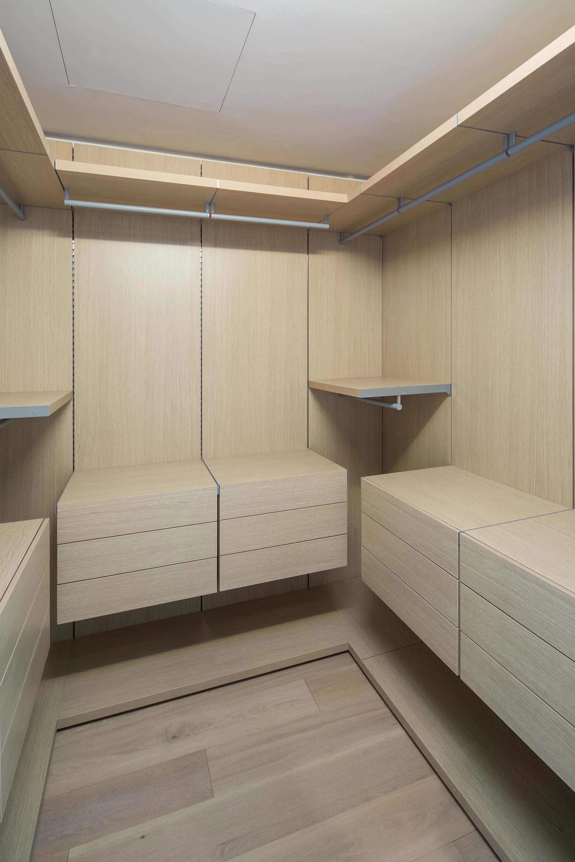 Master closet 1.jpg