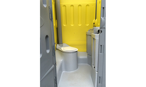 Towable-Toilets-2.JPG