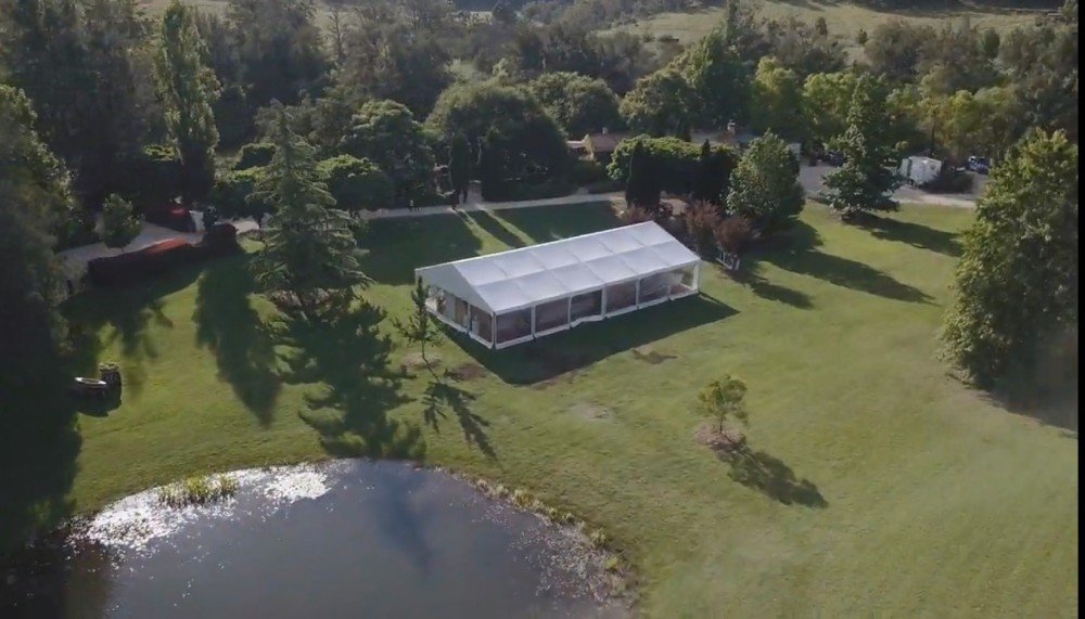 Plain roof marquee