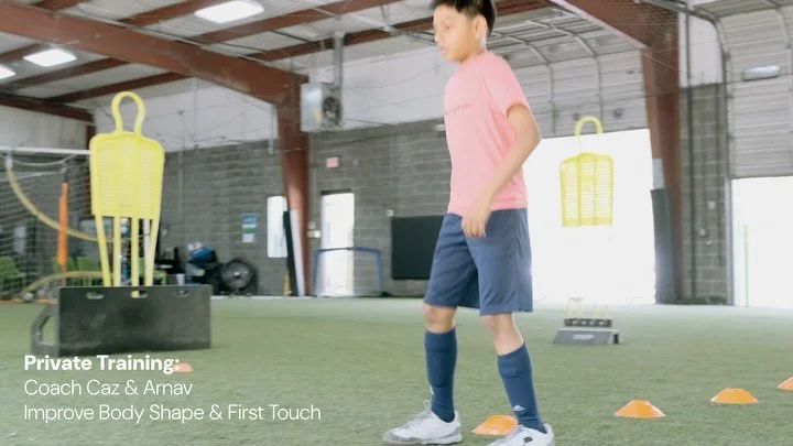 Coach Caz &amp; Arnav absolutely CRUSHING these drills focusing on body shape &amp; first touch 👊

Quick reps that stack the following actions 👇

&bull; One touch passes 
&bull; Directional first touches
&bull; Off ball movement 
&bull; Creating sp