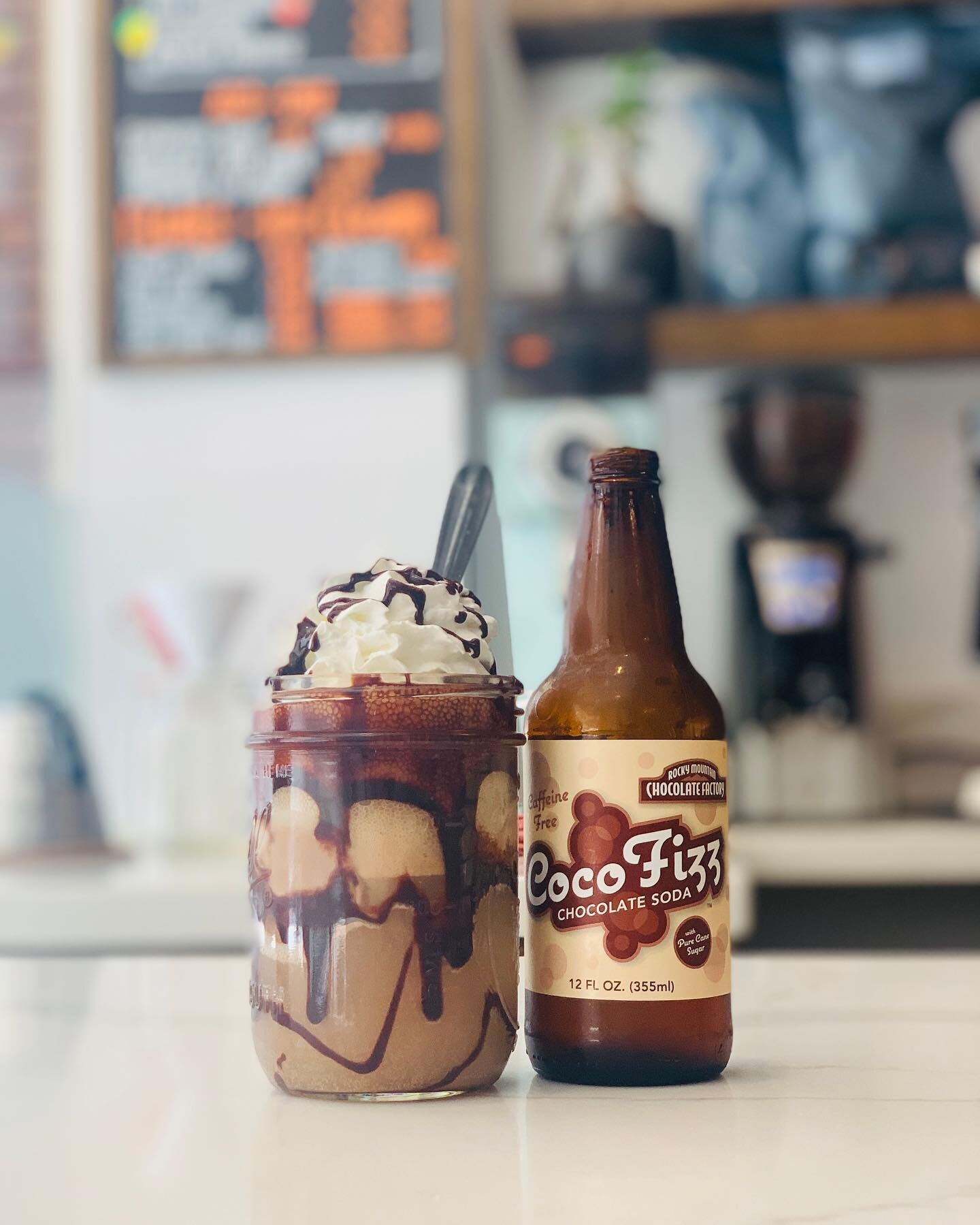 Need to cool down on a hot summer day? Drop by to try this FROZEN MOCHA FLOAT with Chocolate Ice Cream from @fosselmanicecreamco, Chocolate Soda with a Shot of Espresso 🍫 ☕️ 🍨 ⠀
Available at both locations 😋⠀
⠀
⠀
⠀
⠀
#floatcoffeeshop #floatpasaden