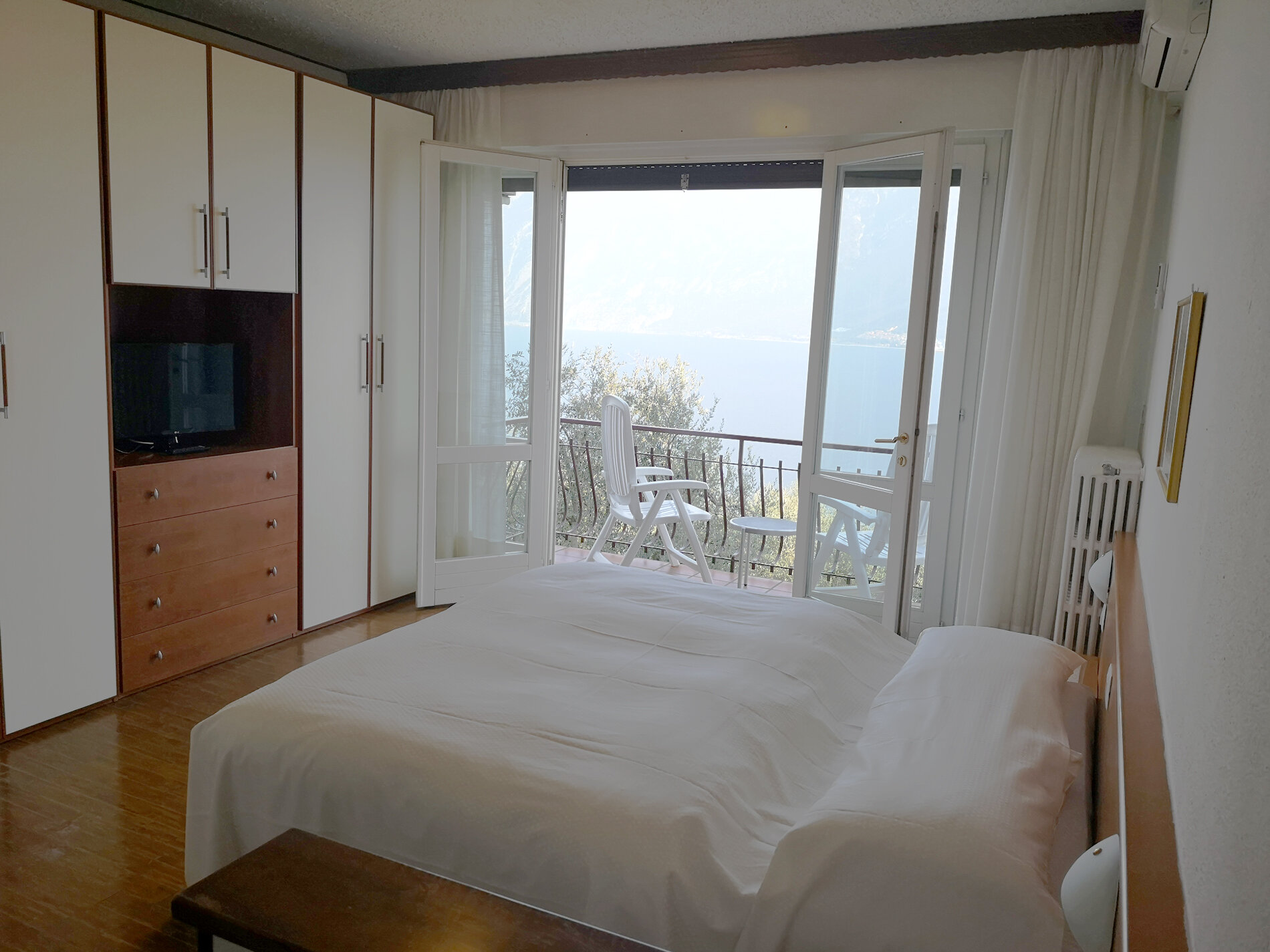 hotel_villa_margherita_camera_suite_balcone_vista_lago006.jpg