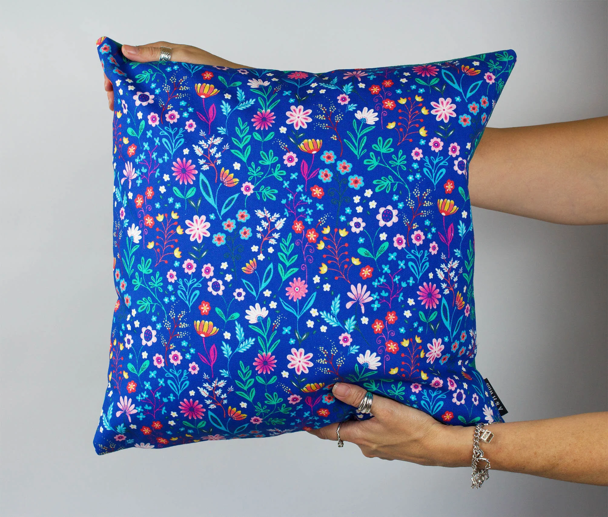 Forget-me-not | Printed cotton cushion | 42x42cm