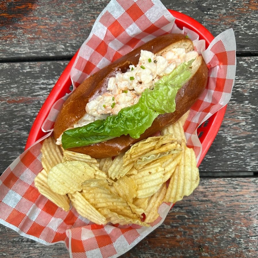 Are you addicted to prawn? Then you&rsquo;ll love our new special&hellip;

Prawn roll, Marie Rose sauce, cos lettuce, served with crisps!

.
.
.
.
.
.
.
.
.
.
.

#Fitzroy #Pub #Menu #PubGrub