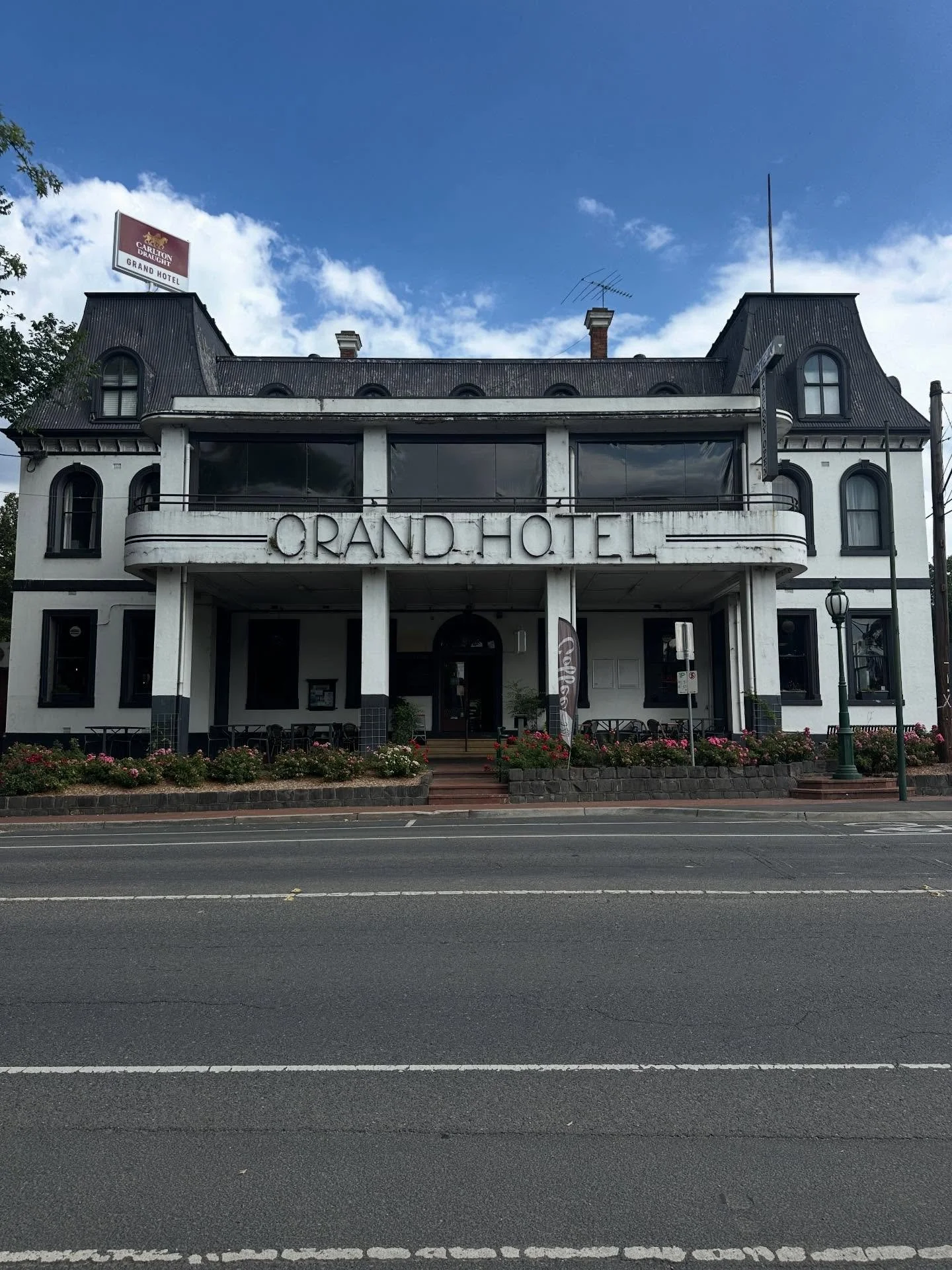 The Grand Hotel - Healesville 

Built in 1888. Beautiful building. It gets the afternoon sun, dog bowl and treats out the back, good food, good Guinness, a balcony you can sit and drink on. Over 130 years of history! 

An attempted robbery in 1950 wh