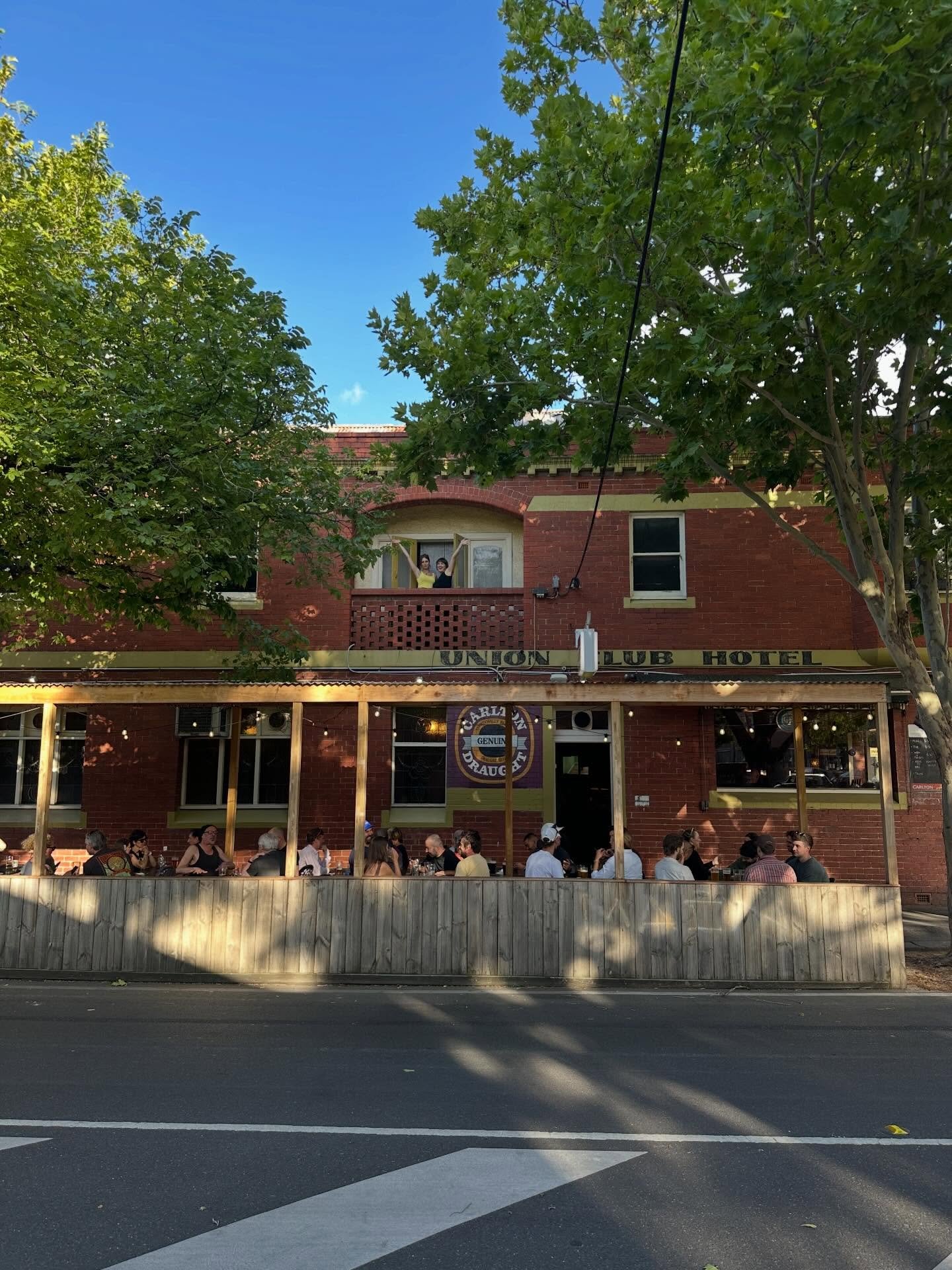 Come enjoy a painfully lazy Sunday with us 🌳💛