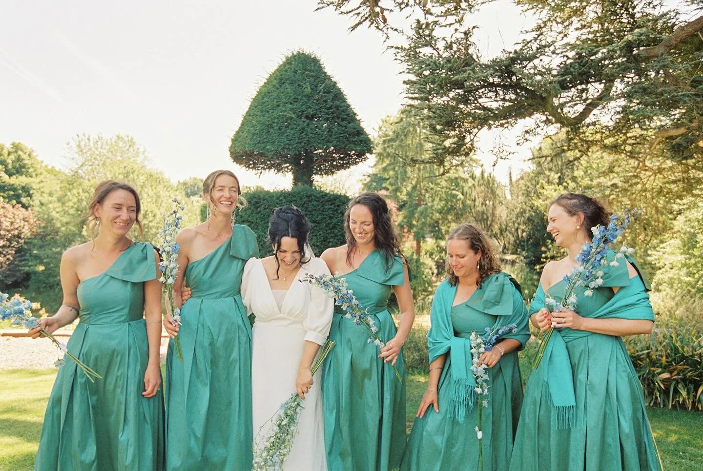 I hope everyone had a great Easter! I am feeling refreshed after some time away. Ready for the busy season ahead! Starting gently by sharing this happy photo from a very dreamy day with wonderful people last summer 💞🌼