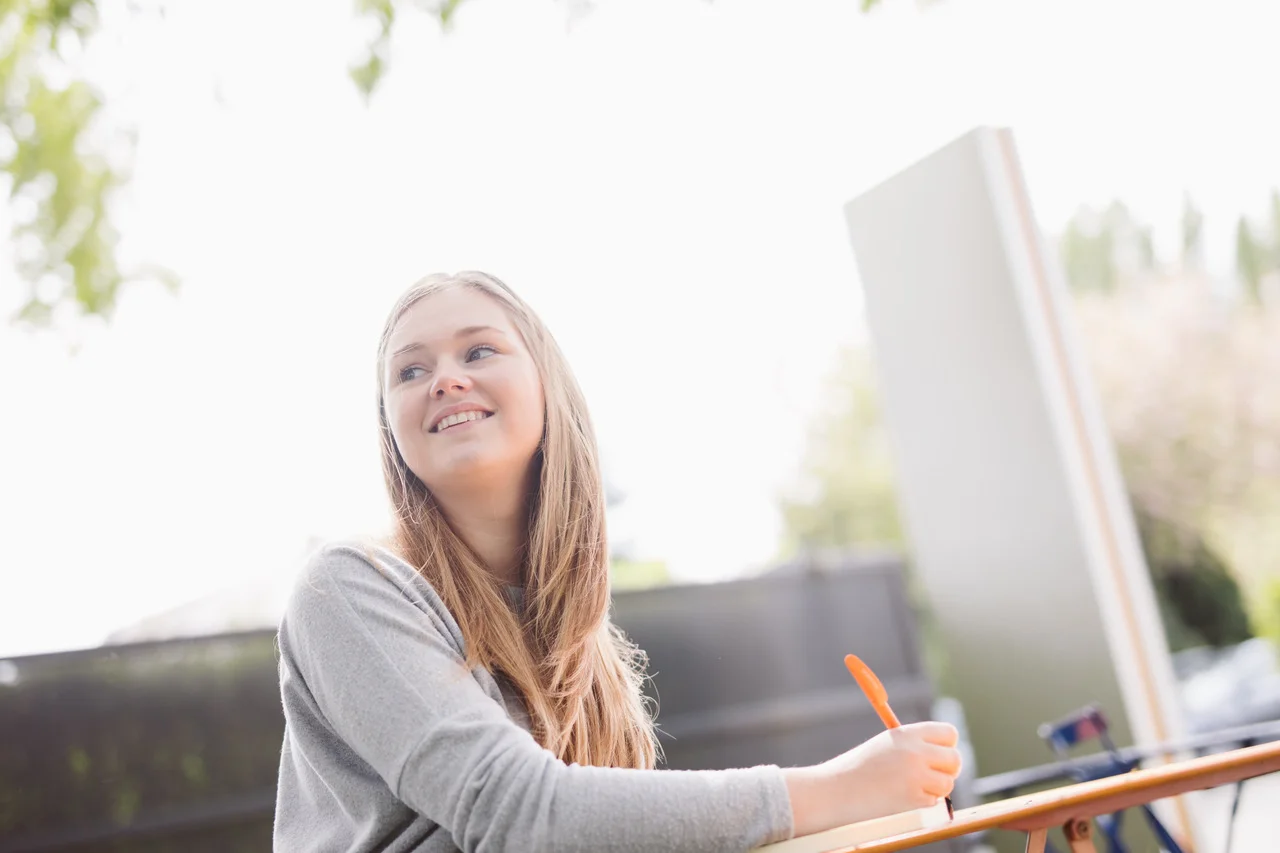 Insilencio is altijd 110 % van jezelf geven, met een team supporters dat je doet lachen en genieten. Het enthousiasme en de drive is hier echt buitengewoon. ANNEMIEK PROJECT MANAGER