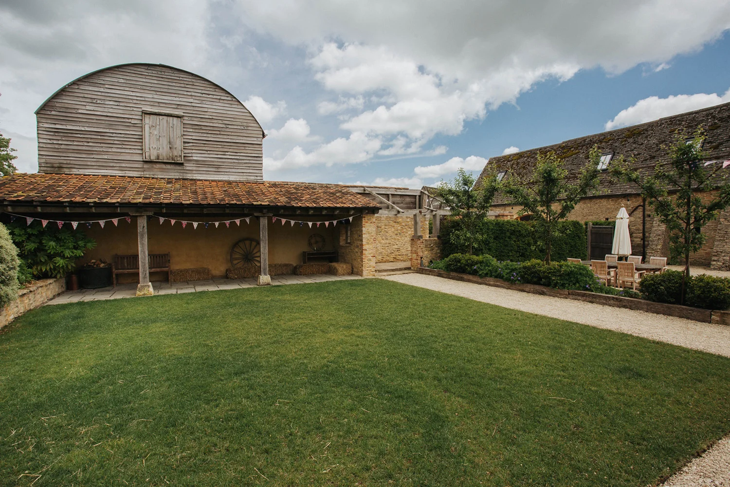 Oxleaze Barn Wedding0020.jpg
