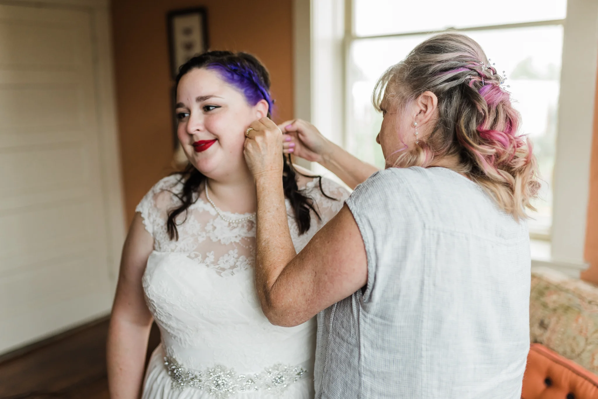  Chloe’s been rocking that purple streak in her hair for a lot of years now so her mom went pink for her wedding day. 