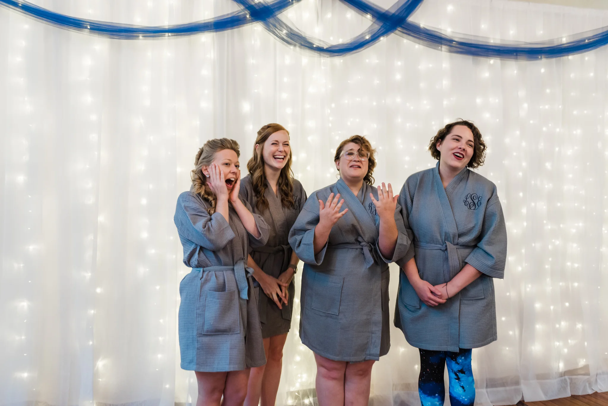  First look with her girls! 