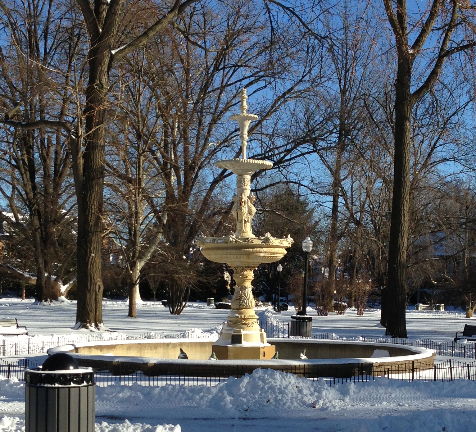 Fountian in the Snow - Copy.JPG