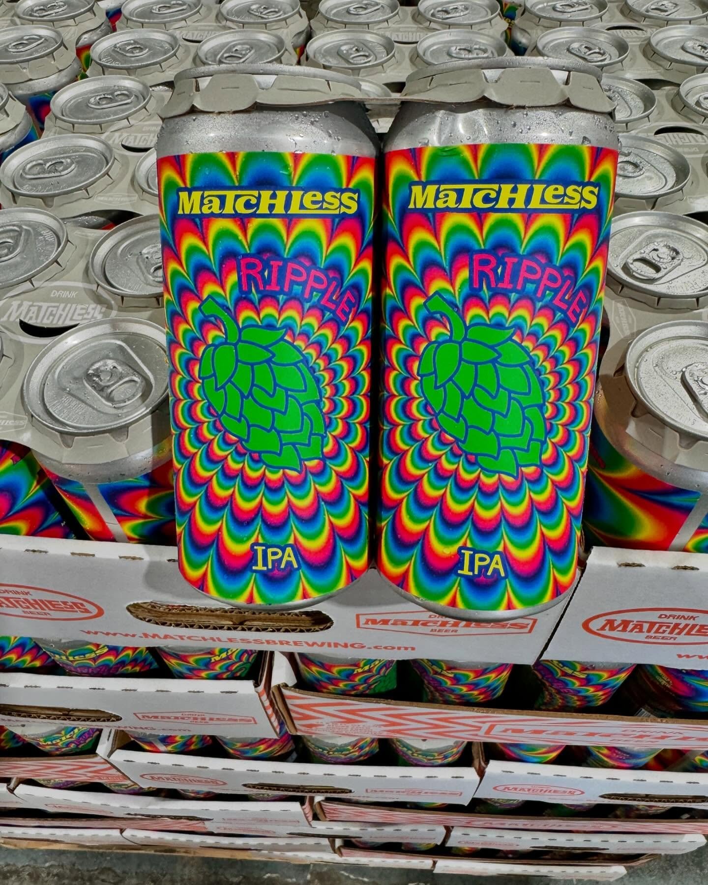 Fresh start to the week with some sunshine and color!

#brightlights #brightcolors #shining #ripple #stripes #hopstripe #sunshine #sunny #sunnyday #fruitstripe #hazyipa #ipa #hazy #matchlessbrewing #drinkmatchless #matchless #matchlessbeer