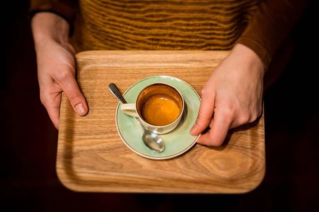 When it comes to espresso, we usually go for slightly reduced shots via long extractions, to get that sweetness and that body sometimes missed in the specialty coffee world. Together, we can make espresso espresso again;) #lightroast #espresso #shortshots #longextraction #romanianporcelain #specialtycoffee #budapest
