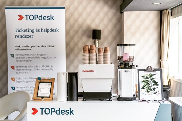 Out on the open water once again with our longtime partners TopDesk. We’ve complimented their stand with our coffee at numerous IT conferences and job fairs all around the country. #topdeskhungary #infohajo #budapesthajo #dunakanyar #coffeegenius #specialtycoffee #specialtycoffeecatering #casinomocca #lamarzocco #anfim photos by @tomszelpal