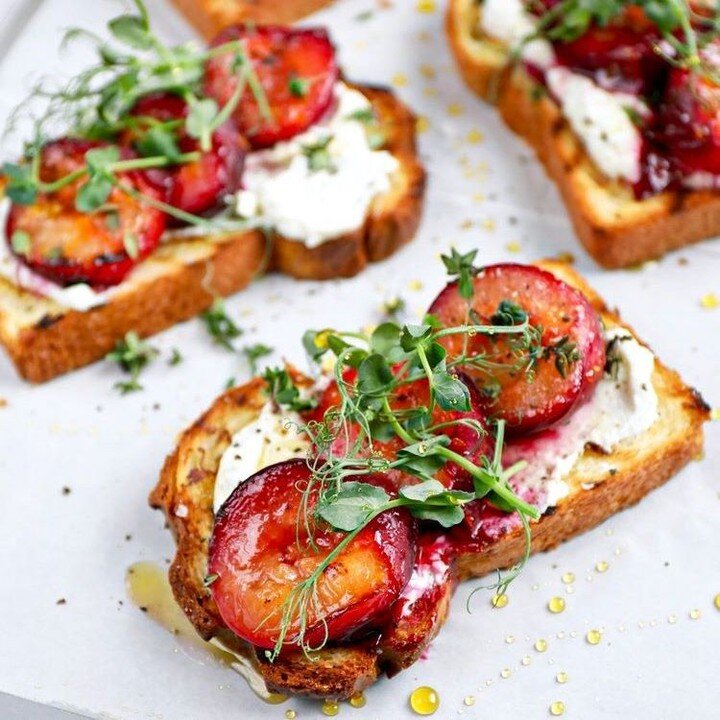 🌸Plums are the perfect pick me up, incredibly versatile and as gorgeous to look at as they are refreshing and delicious. 

😍Try out this delicious recipe of toasted Brioche With Orange, Thyme, Baked Plums And Whipped Goats&rsquo; Cheese - its' divi