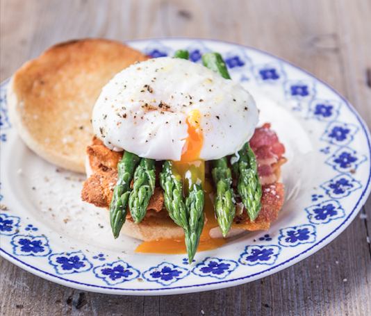 Brunch Muffins with Poached Eggs, Asparagus Tips and Smoked Bacon