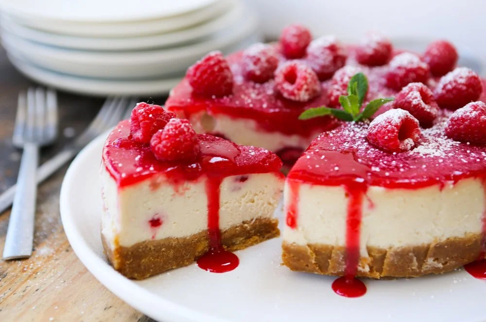 WHITE CHOCOLATE & RASPBERRY CHEESECAKE