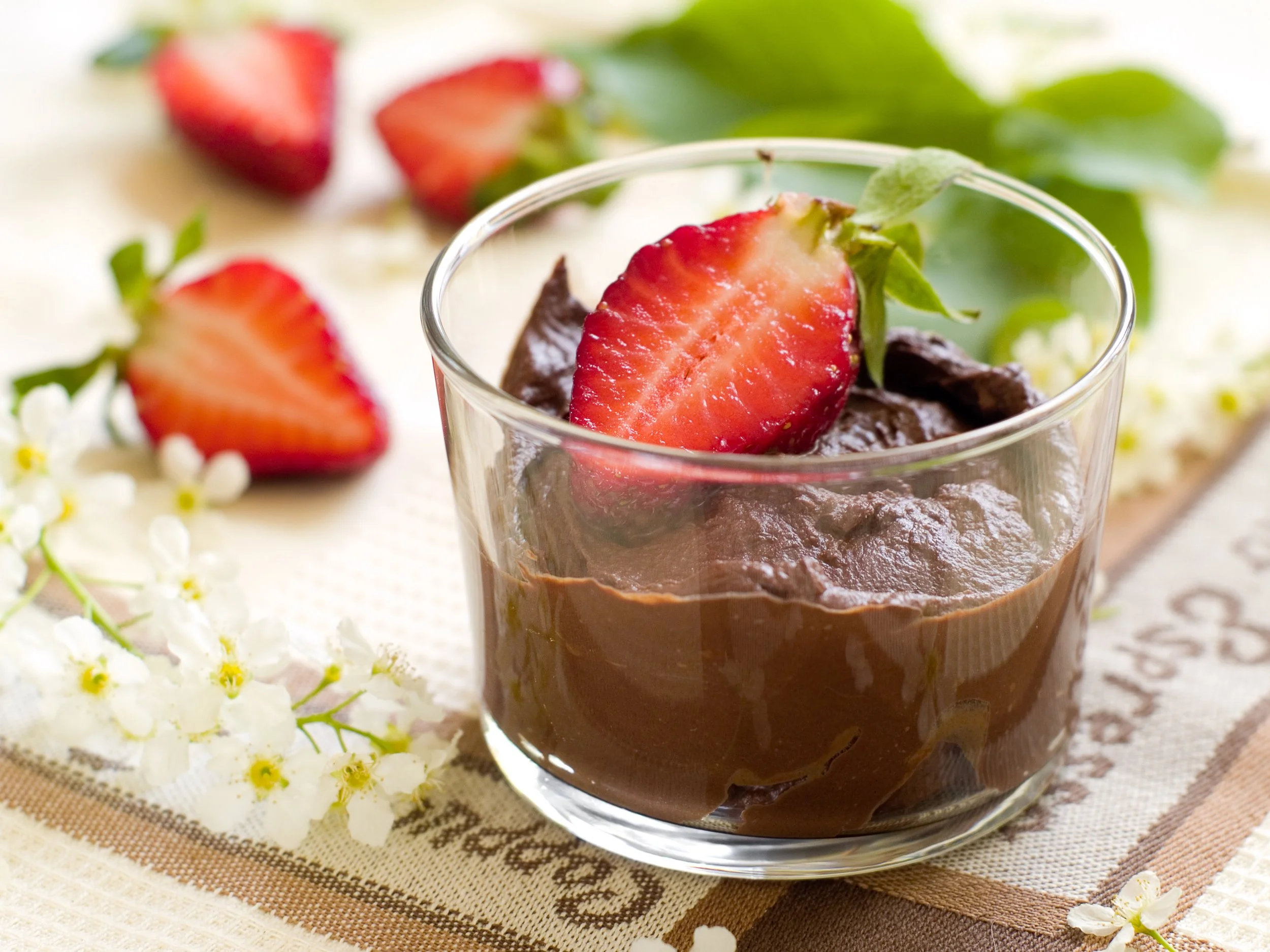 Chocolate Pots with Strawberries 