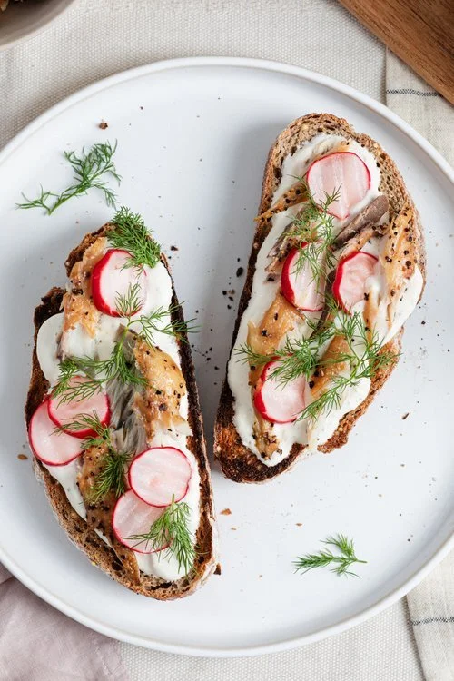 MACKEREL ON RYE BREAD