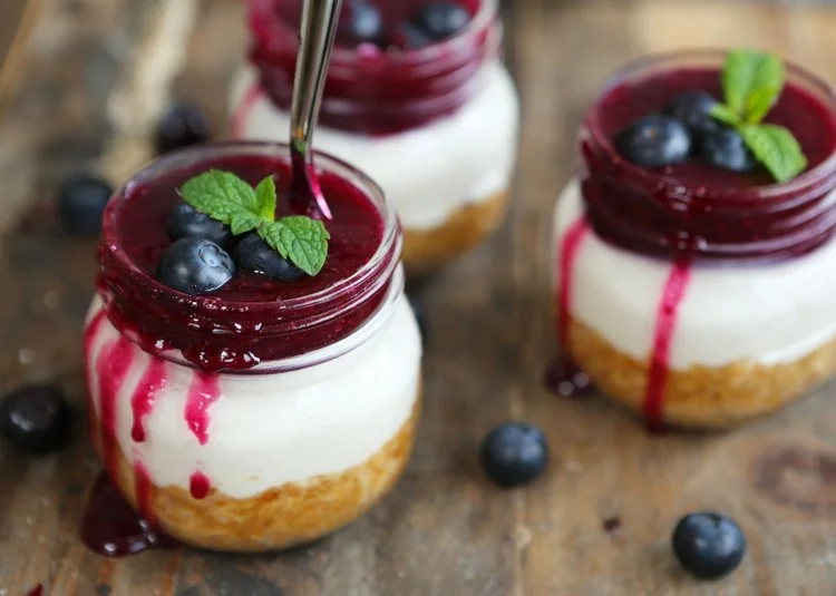 PORTABLE BLUEBERRY CHEESECAKES