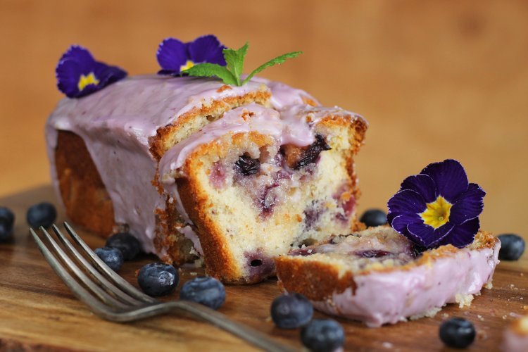 VEGAN BLUEBERRY LEMON DRIZZLE CAKE