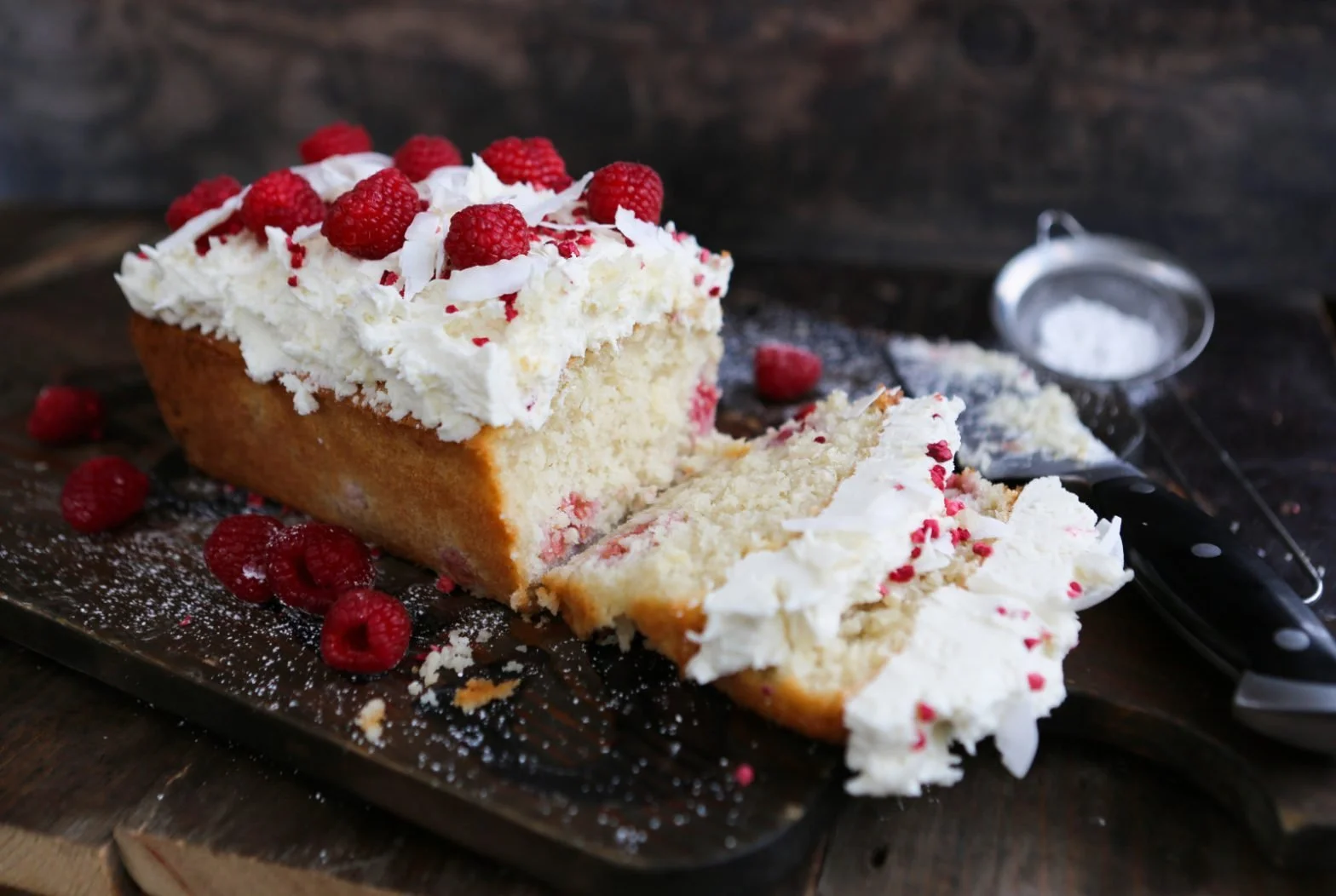 COCONUT & RASPBERRY CAKE 