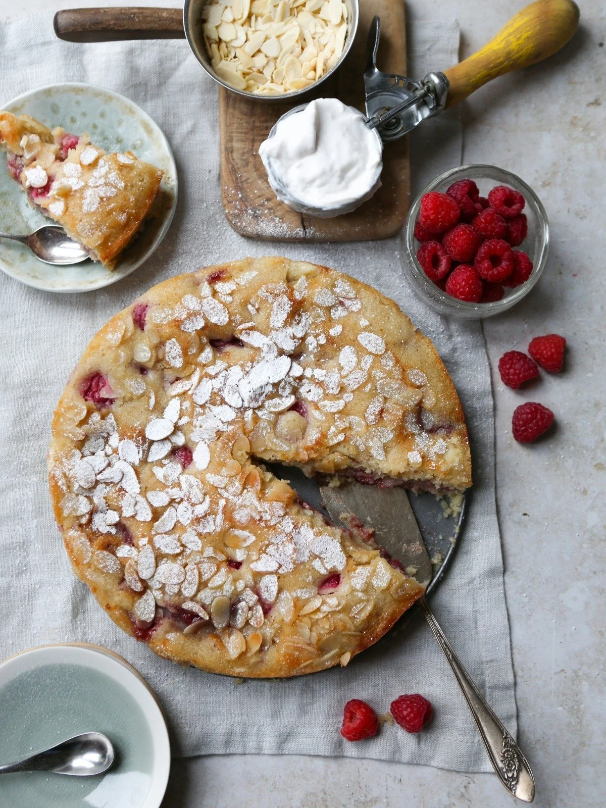 EASY BAKEWELL CAKE
