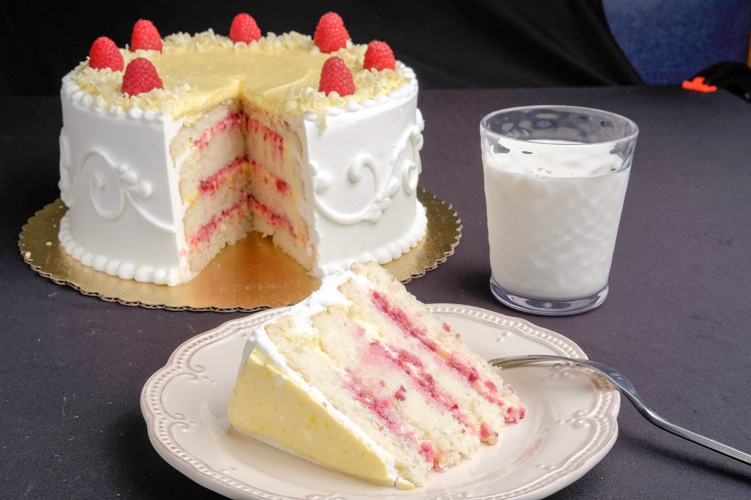 Lemon+Curd+&+Raspberry+cake.jpg