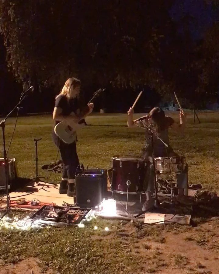 live music, contact improv, public peeing: these are a few of my favorite things