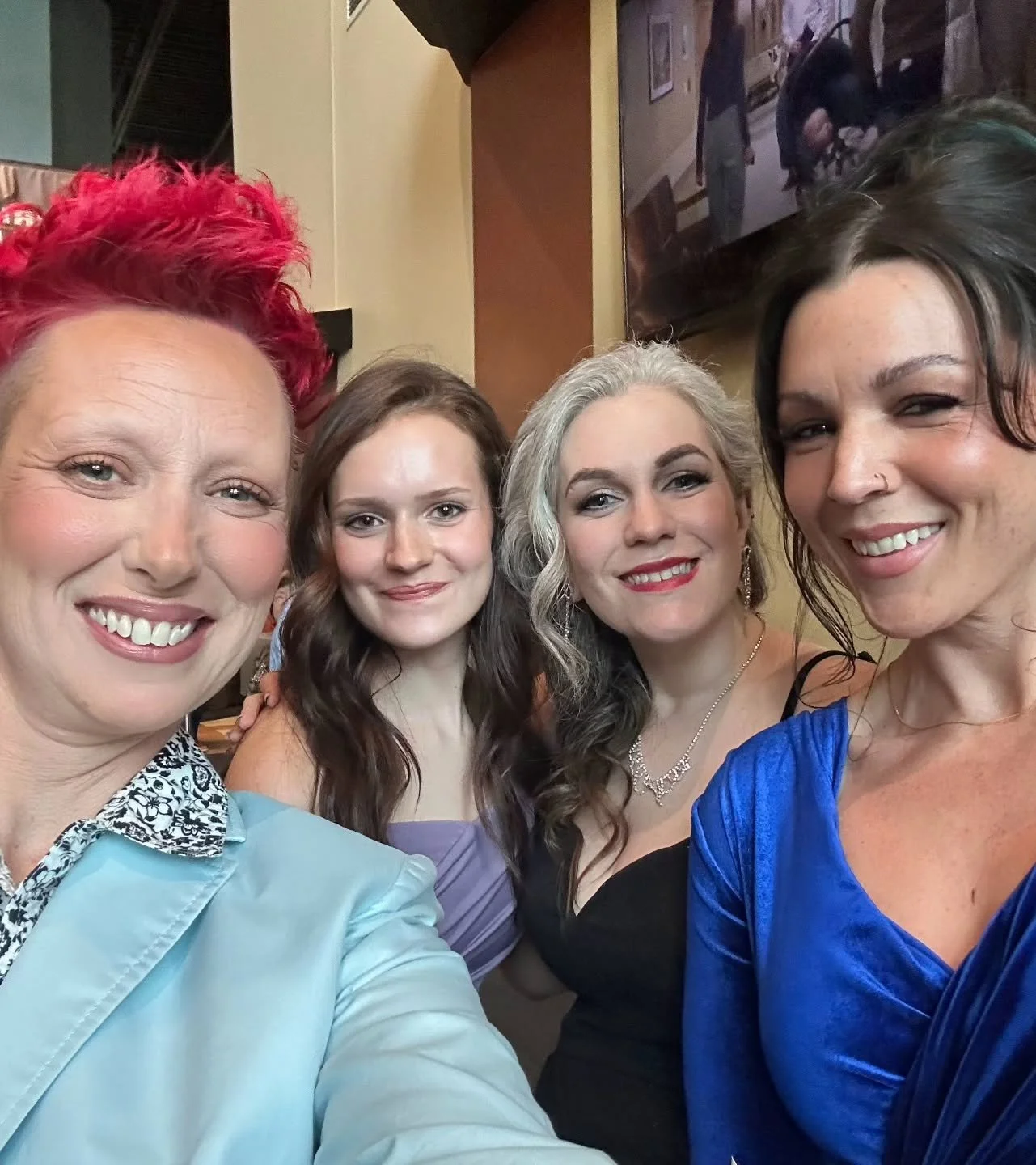 Saturday evening we attended a red carpet premiere for a film we handled hair, makeup, and special effects for. We are always grateful for the opportunity to showcase our skills and work with some of the best in the biz. A huge shoutout to @sarahxart