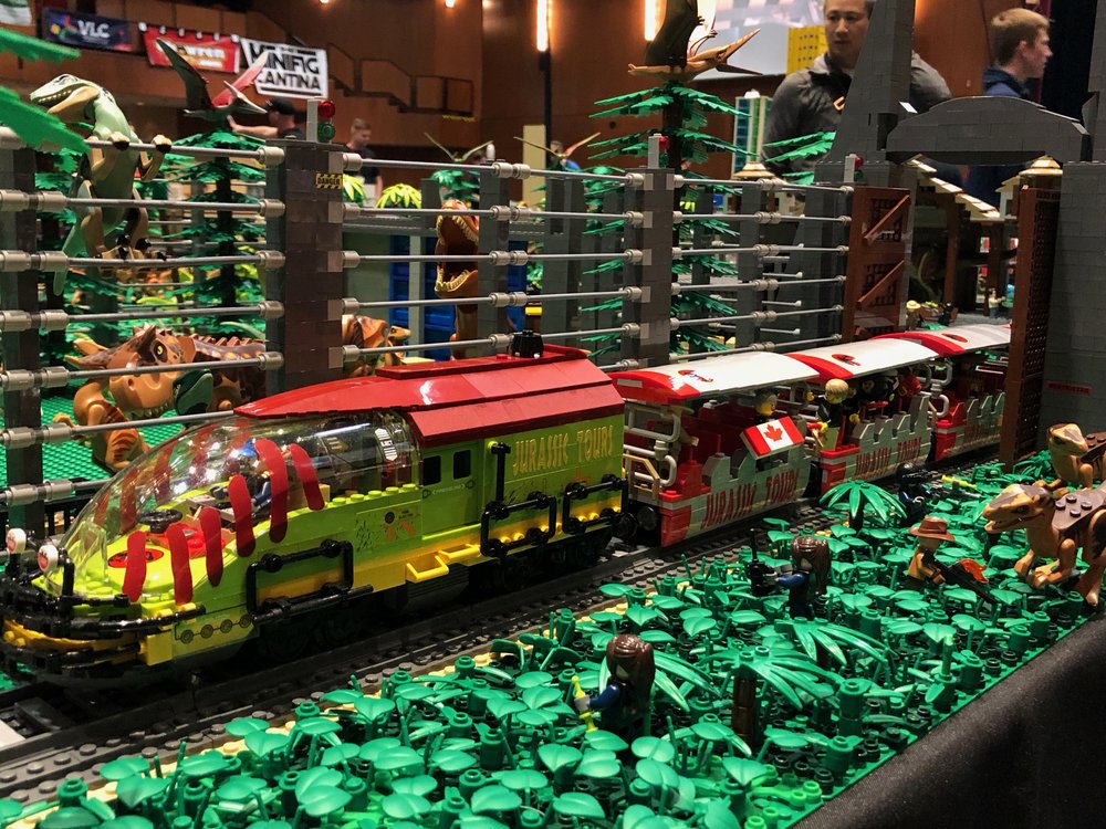 kaptajn Rouse bekræfte Jurassic June Highlight: Functional LEGO Jurassic World Gyrosphere Track  from the Great Northern LEGO Railway — The Jurassic Park Podcast