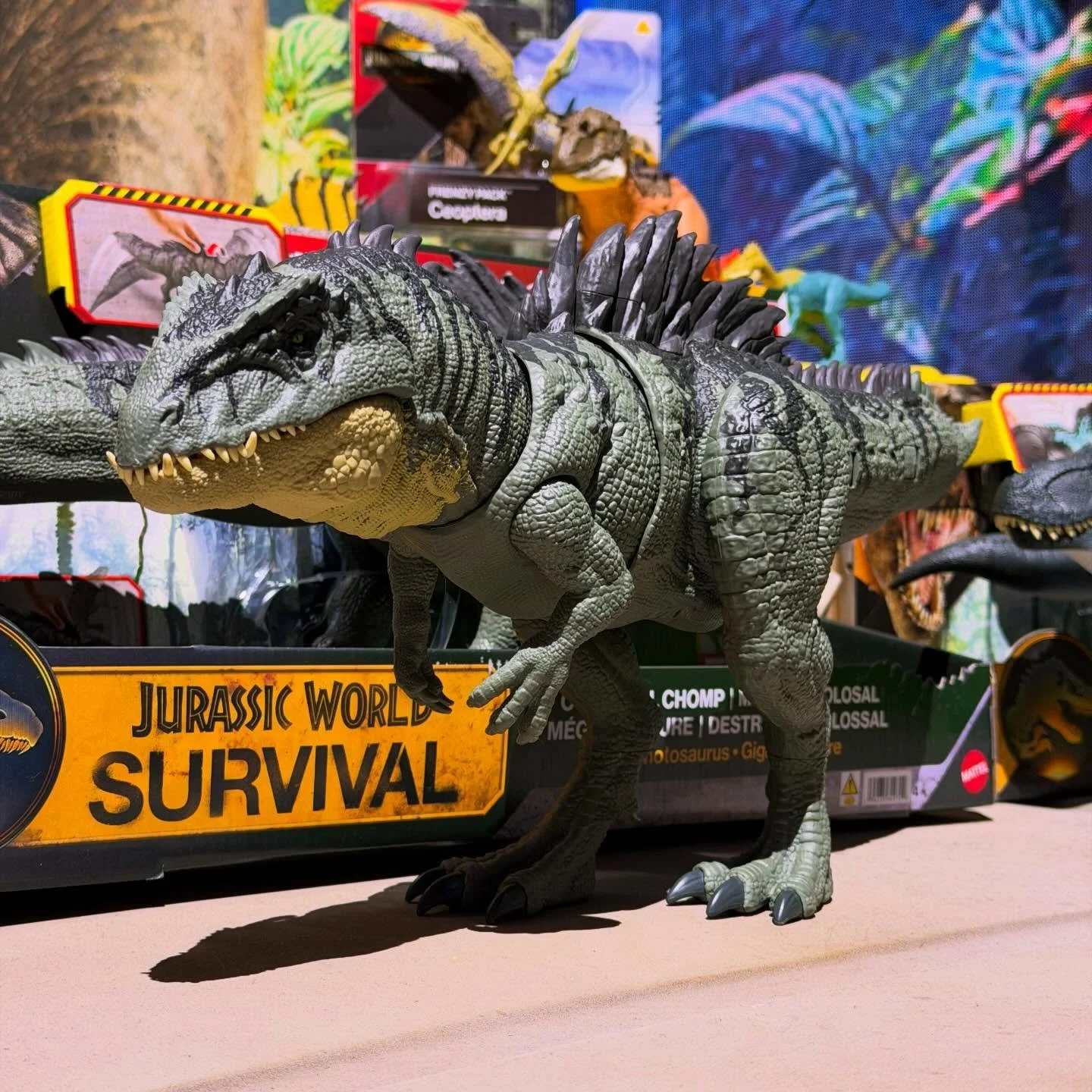 Up close look at some of the Jurassic World Survival dinosaurs on display at New York Toy Fair! 

Which is your favorite? 

@mattel #nytf #jurassicworld #mattel