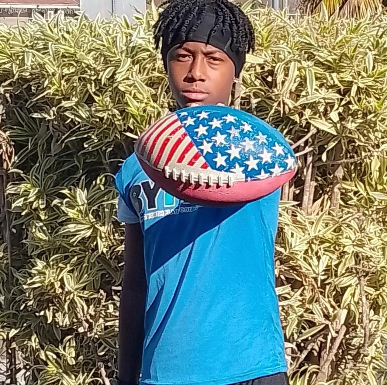 🏈 Student Spotlight: Samson Wells 🇧🇸✨

We are proud to recognize Tambearly high school student Samson Wells, a dedicated Team Captain in the Bahamas Youth Flag Football League (BYFFL), who recently competed in an international youth flag football 
