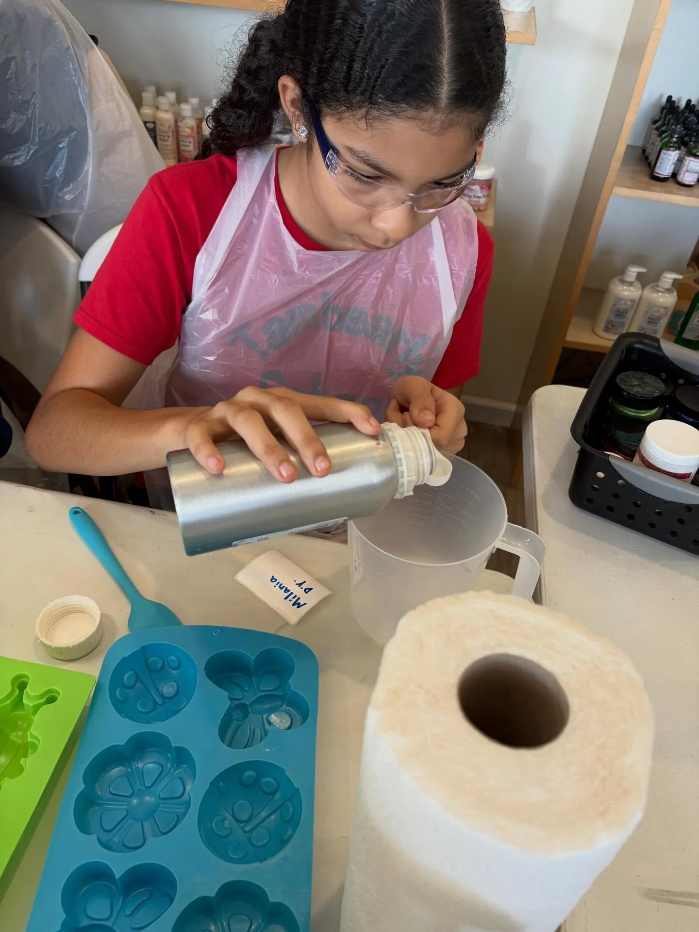 Learning beyond the classroom 🧠🌿
Grades 2&ndash;7 visited Born Again Naturals for a soap-making experience through their Lather &amp; Learn School Workshop, where students explored creativity, science, and sustainability.
#HandsOnLearning #FieldTri