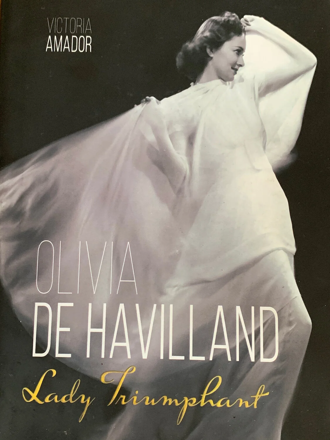 S2|Ep. 8: Olivia De Havilland: Lady Triumphant episode artwork