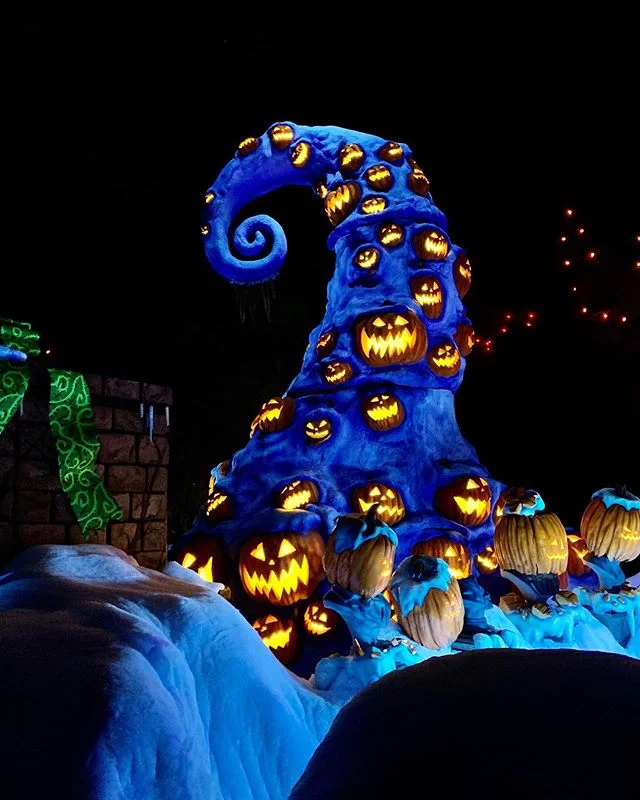 Haunted Mansion + Halloween = Perfection 🎃
📸: @fracturedcompass